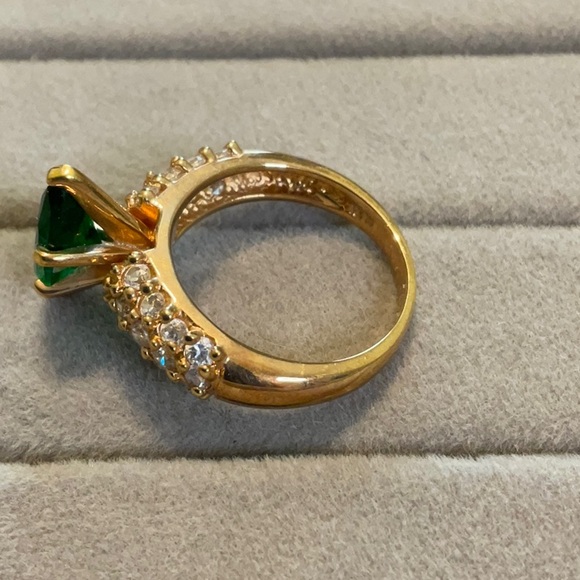 Gold plated sterling silver with marquis cut green stone - Picture 3 of 5